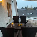Konfortable Mit Balkon Und Gartenblick Apartment *