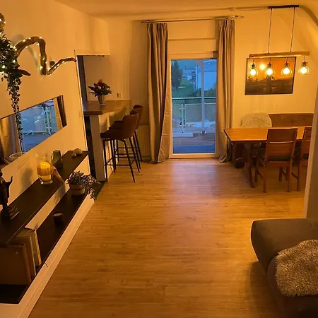 Konfortable Mit Balkon Und Gartenblick Apartmán *