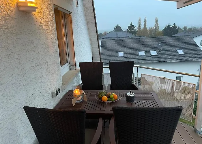 Konfortable Mit Balkon Und Gartenblick Apartmán *